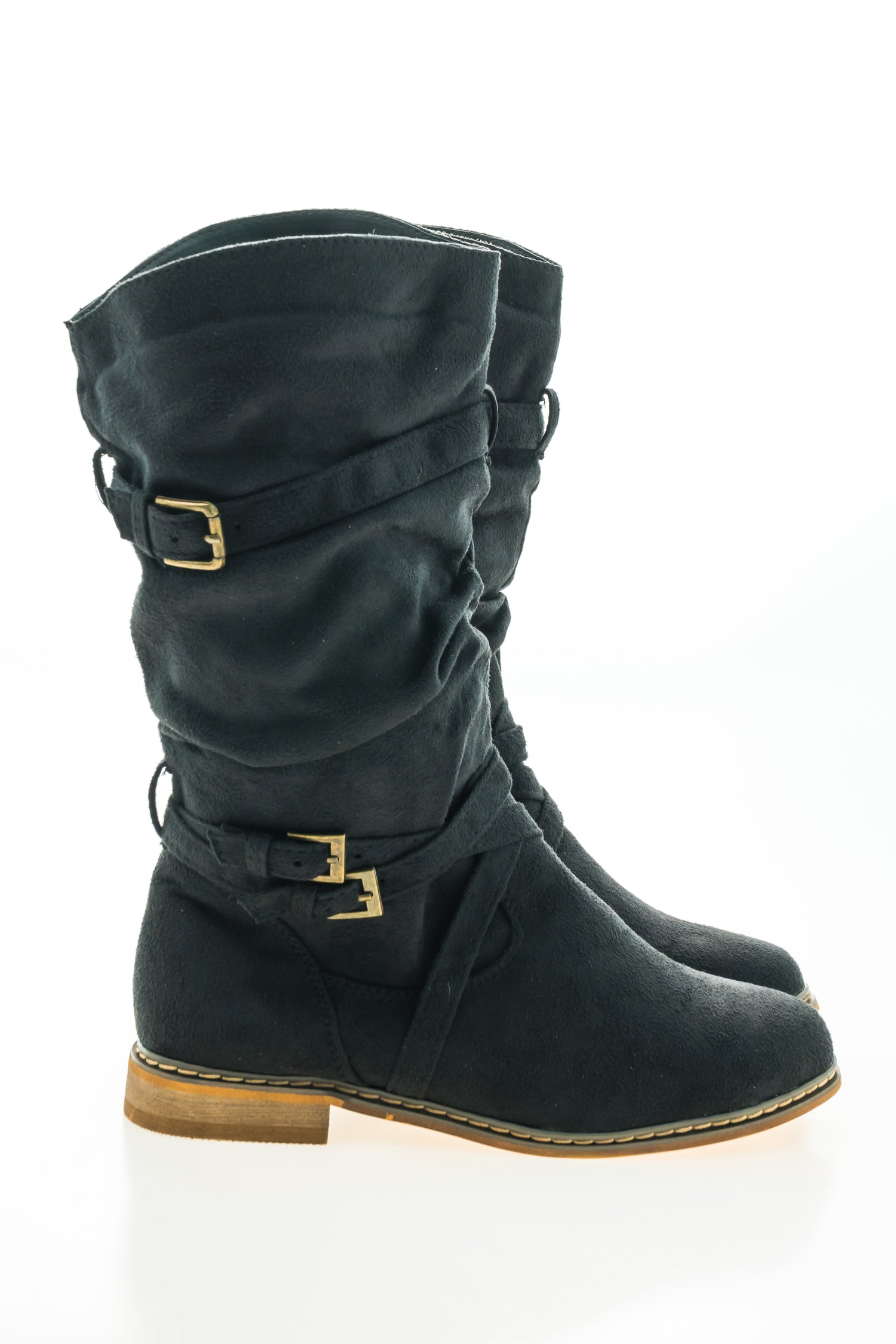 Wrap your feet in warmth with trendy boots!