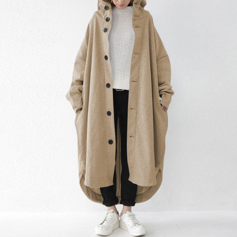 Trendy Charm: Modischer Trenchcoat der besonderen Art für die Damenbekleidung.