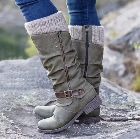 SideZip-Stiefel für Damen von DocStride – Erleben Sie Komfort und Stil mit unseren Stiefeln mit seitlichem Reißverschluss für Damen, die für einfaches Tragen ohne Kompromisse in Sachen Mode konzipiert sind.