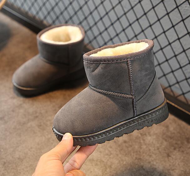 Keep little feet warm and happy with LunaWarm's Children's Snow Boots—combining comfort and style for winter adventures.