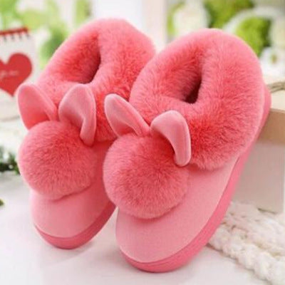 SnuggleSack: Women's winter slippers with a bag for cozy home comfort.