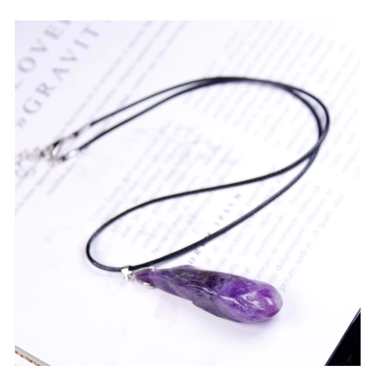 Natürlicher Fantasy Amethyst Hundezähne Anhänger Kristall Zähne Schmuck Lederband Halskette