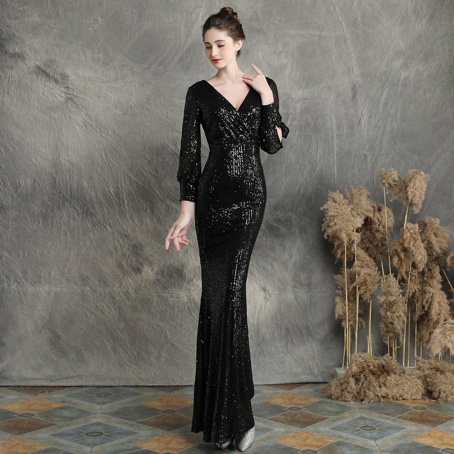 Sequined gas field fishtail evening dress