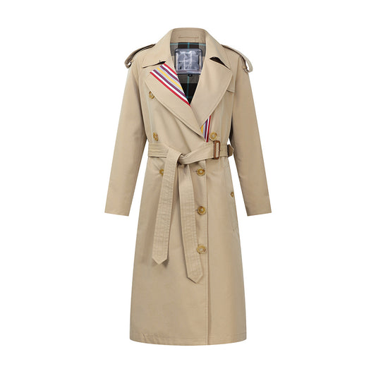 StripeElegance: Zweireihiger Trenchcoat mit farbigen Streifen für einen schicken und anspruchsvollen Look.