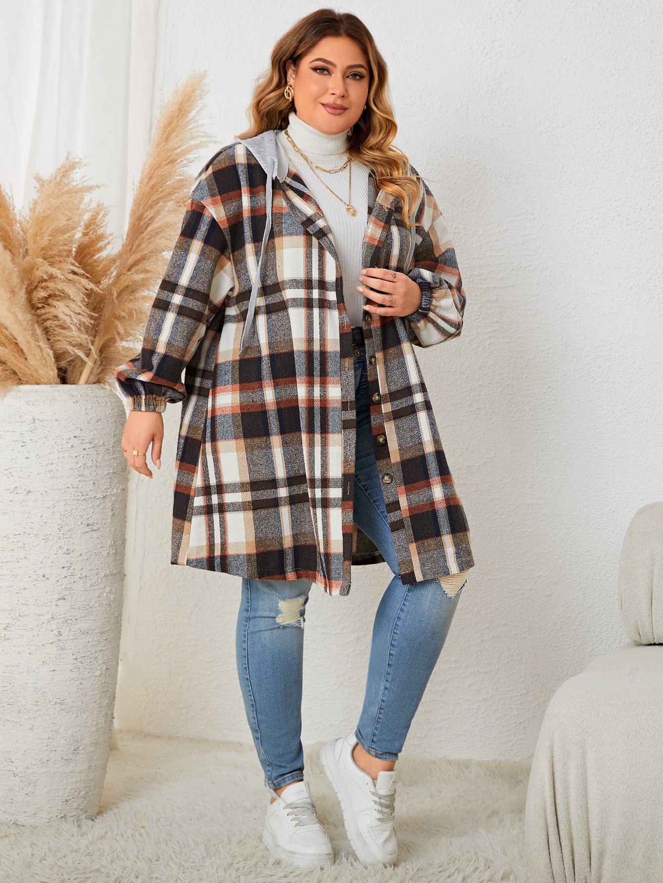 Plaid Lady: Neuer mittellanger Kapuzenmantel für Damen in großen Größen für Herbst und Winter mit Stil.