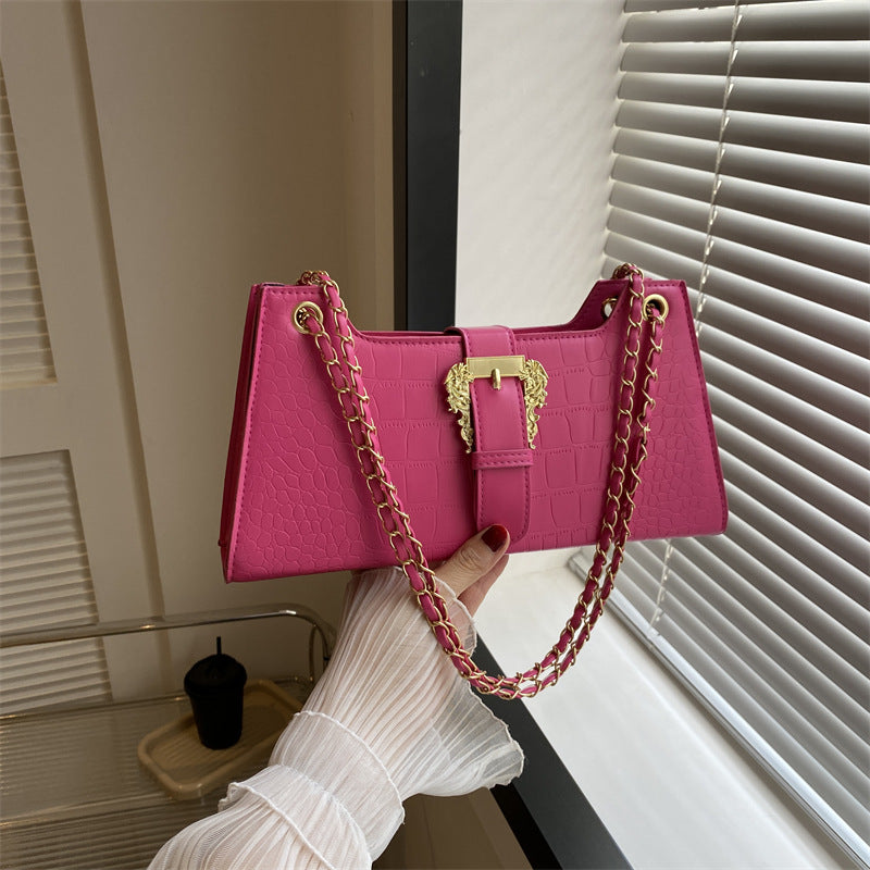 LuxeAura: The Women's Fashion Simple Chain Shoulder Bag, a chic and versatile accessory that epitomizes casual elegance.