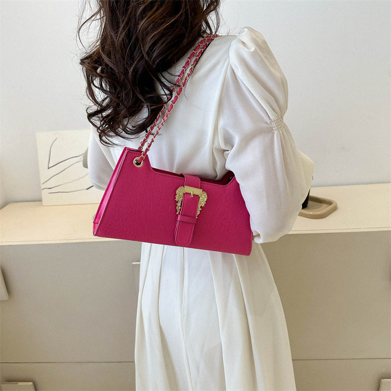 LuxeAura: The Women's Fashion Simple Chain Shoulder Bag, a chic and versatile accessory that epitomizes casual elegance.