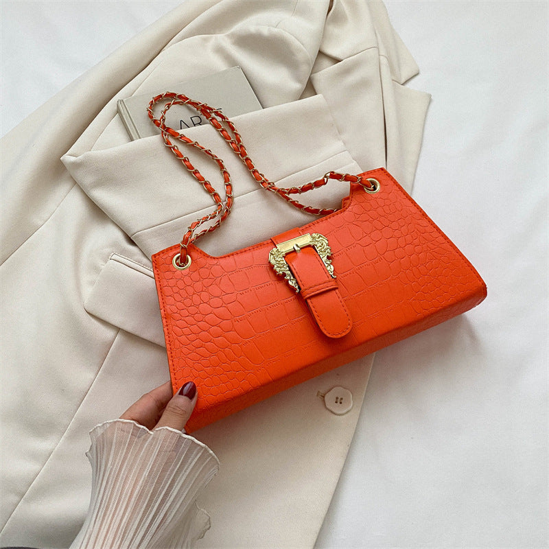 LuxeAura: The Women's Fashion Simple Chain Shoulder Bag, a chic and versatile accessory that epitomizes casual elegance.