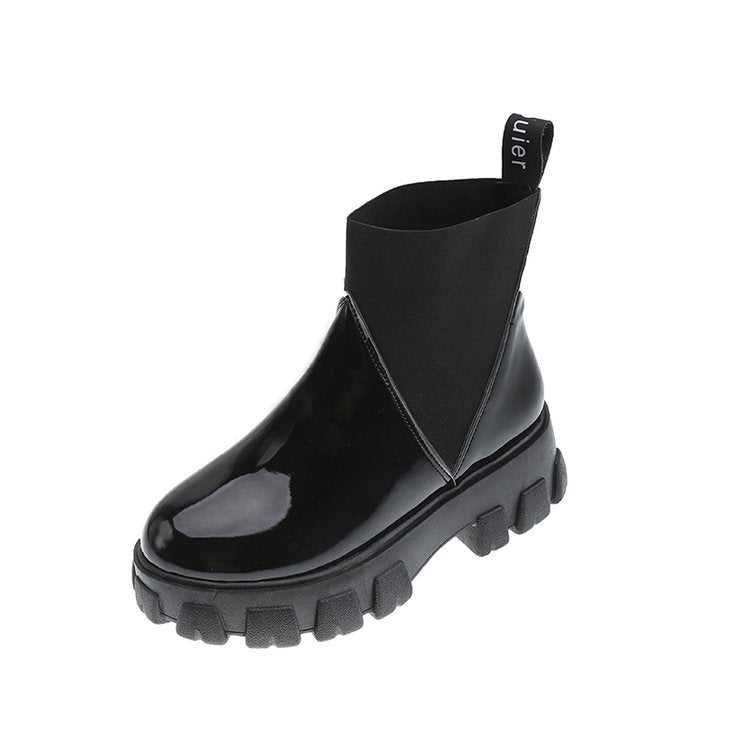 BritRise Plateaustiefel von DocStride – Kombinieren Sie britischen Stil mit modernem Flair in unseren Plateaustiefeln, perfekt, um jedem Outfit Größe und Eleganz zu verleihen.