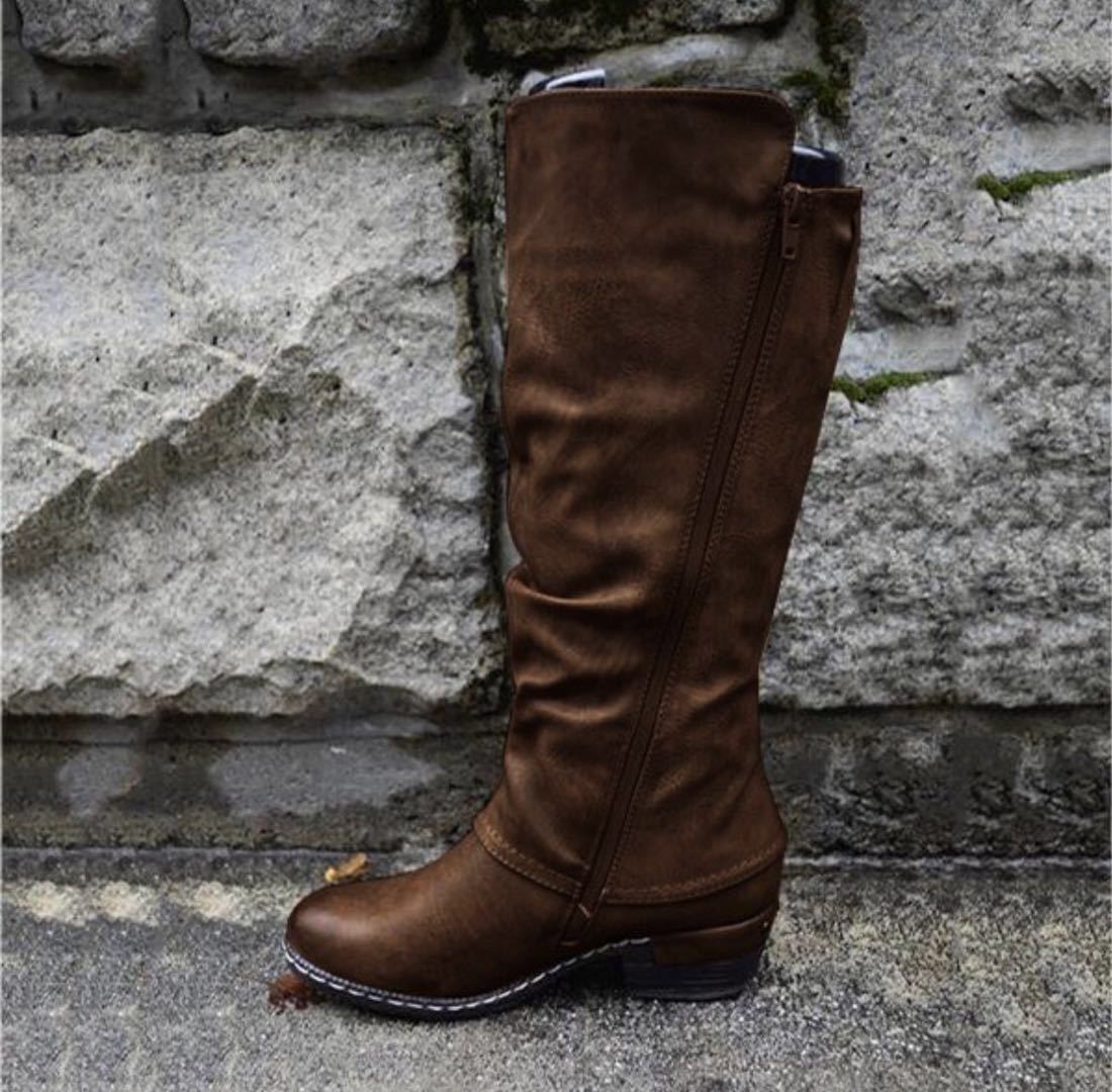 FemmeStride-Stiefel von DocStride – Entdecken Sie die perfekte Mischung aus Stil und Komfort mit unseren Damenstiefeln, die Ihren Look für jeden Anlass aufwerten.