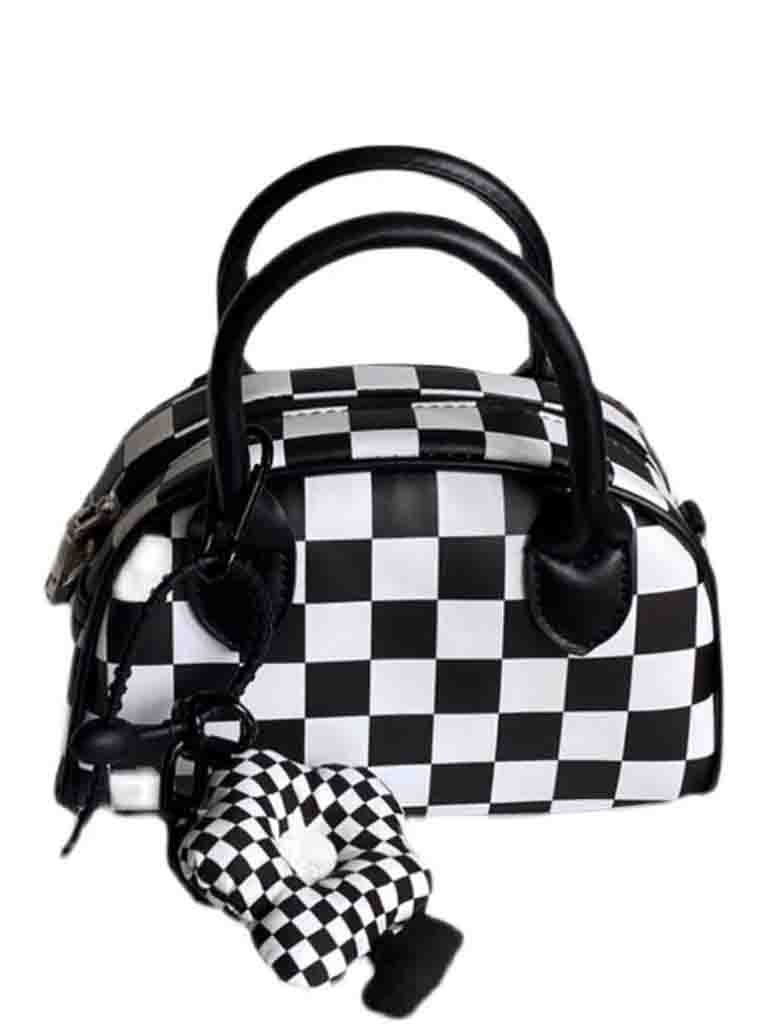 LuxeAura: Die neue Handtasche „Small Flower Pendant Checkerboard Bag“ verkörpert Nischendesign und zukunftsorientierten Stil.