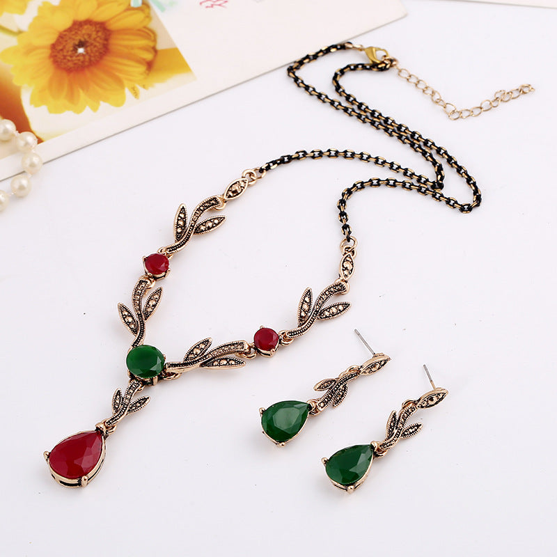 Leaf water drop resin gemstone pendant necklace