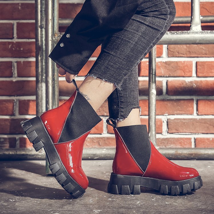 BritRise Plateaustiefel von DocStride – Kombinieren Sie britischen Stil mit modernem Flair in unseren Plateaustiefeln, perfekt, um jedem Outfit Größe und Eleganz zu verleihen.