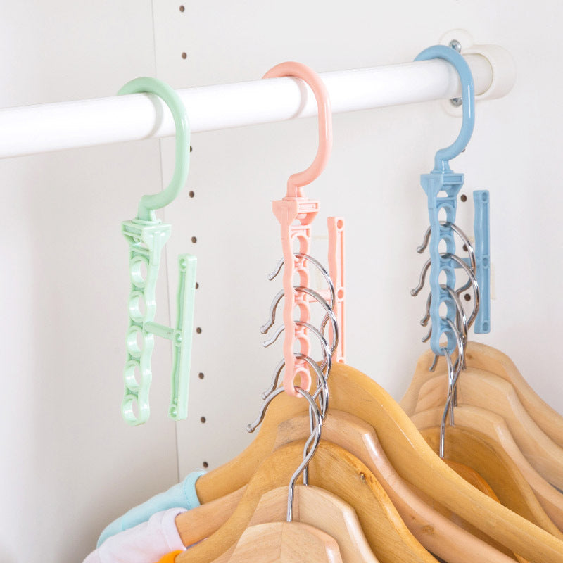 Revolving wardrobe hanger