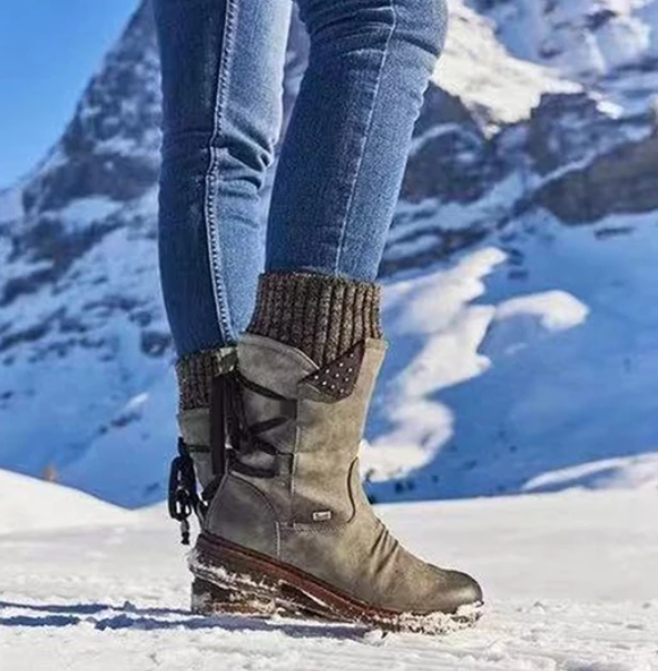 CozyLace-Winterstiefel von DocStride – Bleiben Sie warm und sehen Sie schick aus mit diesen Stiefeln mit Schnürung hinten, die Sie in den kälteren Monaten kuschelig warm und modisch halten.