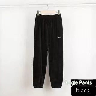 WarmLounge: Baggy-Pyjamahose aus wärmendem Coral Fleece für gemütliche Freizeit.