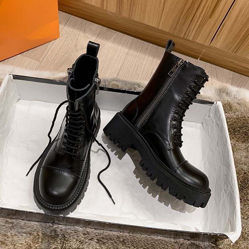 Experience timeless elegance with LunaBrit's British Style Boots—effortlessly blending classic charm with contemporary fashion for every step you take.