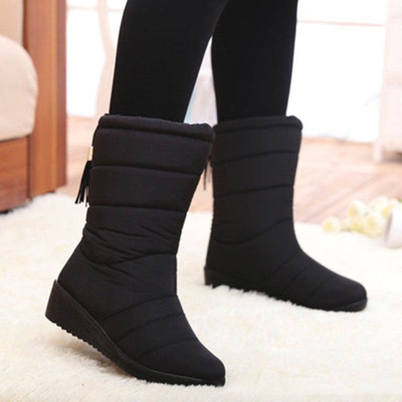 Warm women's boots with wedge