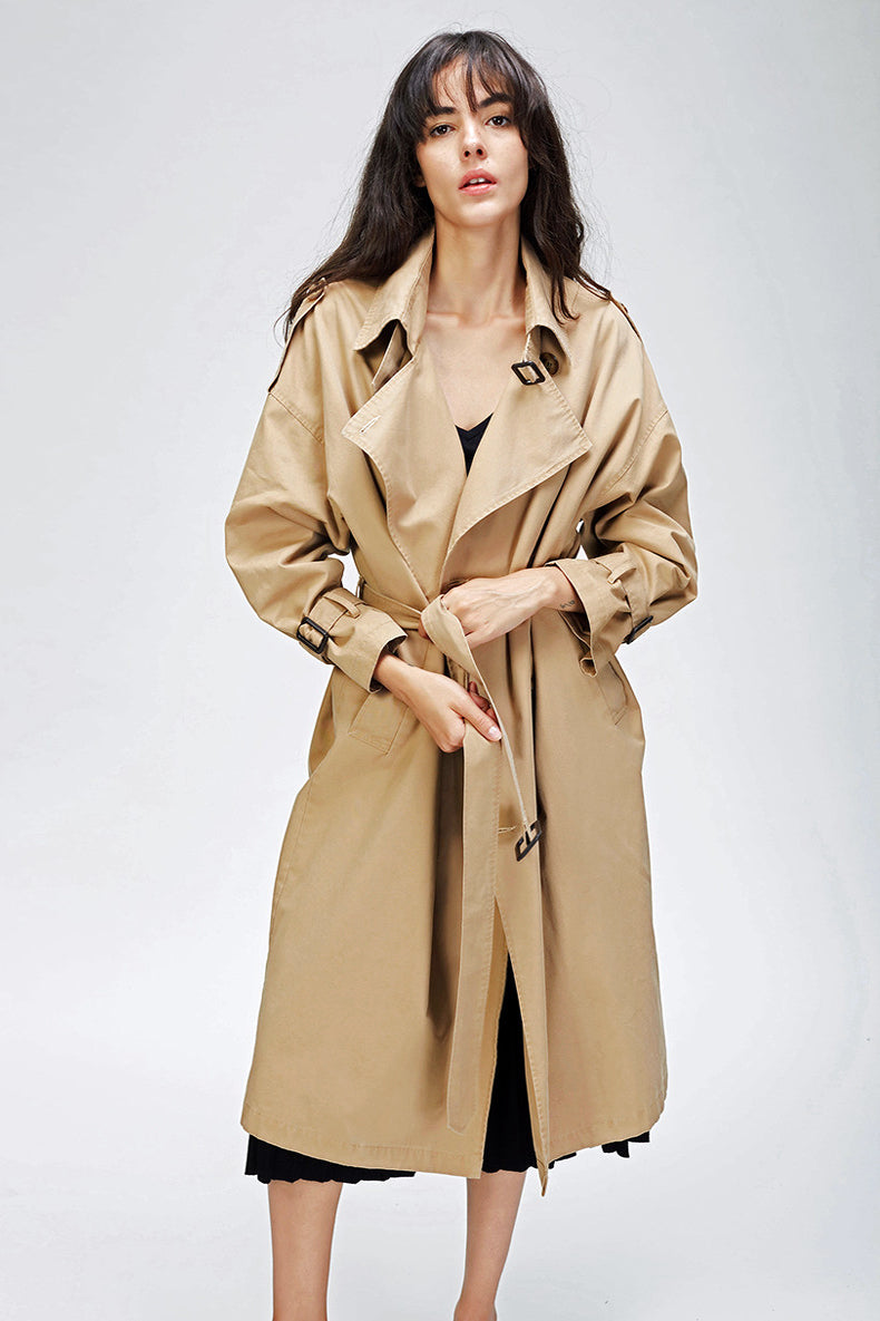 UrbanWash: Baumwollgewaschener Trenchcoat für einen entspannten und stylischen Look. 