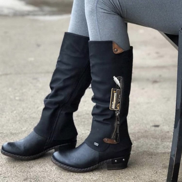 FemmeStride-Stiefel von DocStride – Entdecken Sie die perfekte Mischung aus Stil und Komfort mit unseren Damenstiefeln, die Ihren Look für jeden Anlass aufwerten.