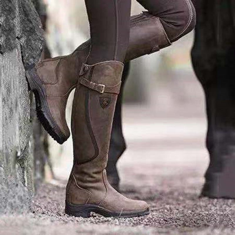 HighGlide-Stiefel für Damen von DocStride – Treten Sie mit unseren hohen Stiefeln für Damen in die Welt der Eleganz ein und bieten Sie bei jedem Schritt Stil und Komfort.