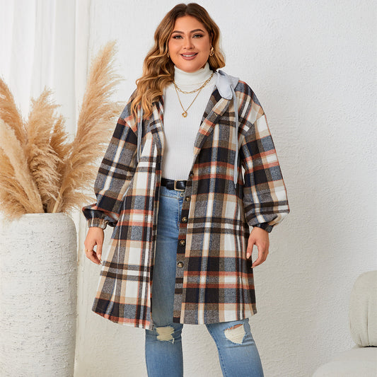 Plaid Lady: Neuer mittellanger Kapuzenmantel für Damen in großen Größen für Herbst und Winter mit Stil.