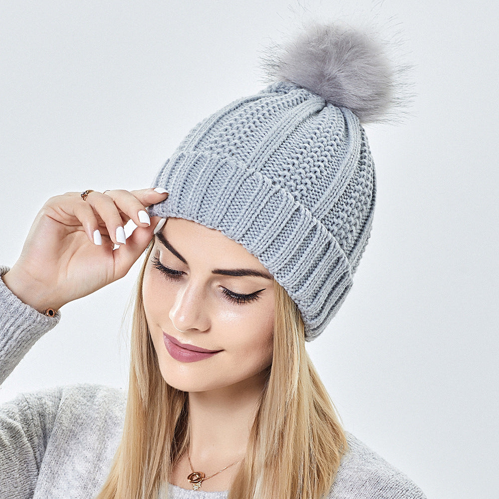 Moda rozciągliwa satynowa podszewka czaszki czapki robione na drutach czapka typu Beanie dla kobiet Faux futro czapka z pomponem czapka z pomponem zimowa utrzymuj ocieplenie czapka typu Beanie