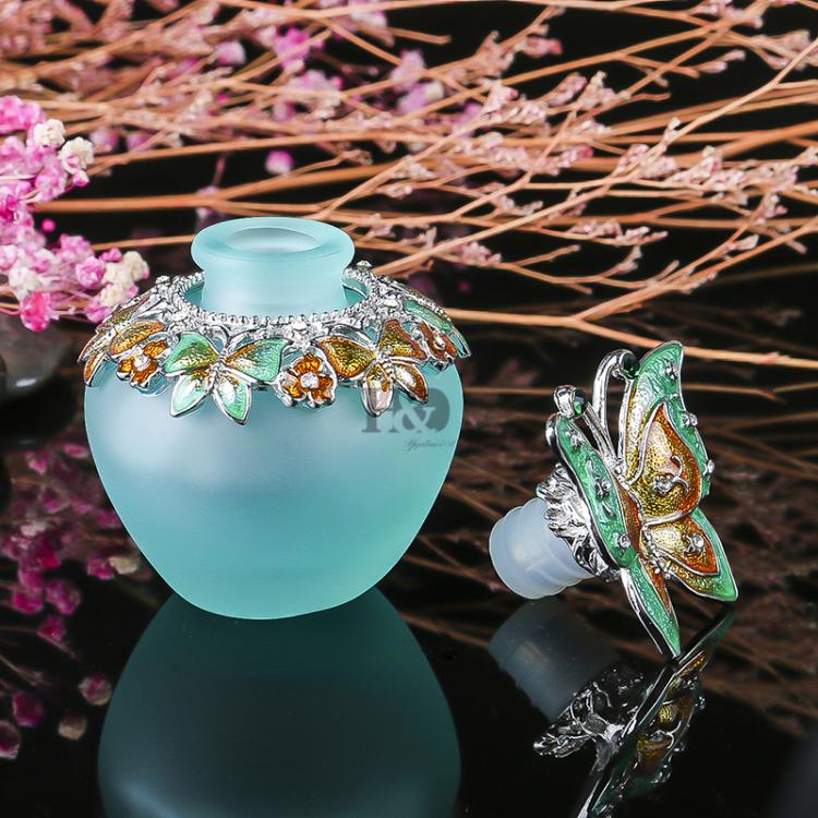 Essence Elysium: Crystal Glass Perfume Bottle - Exquisite Elegance.