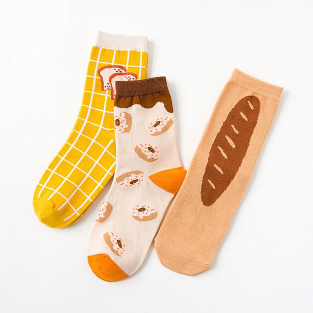 Whimsical Delights: Set aus drei bedruckten Baumwollsocken für Damen – verspielter Komfort für Ihren Alltagsstil