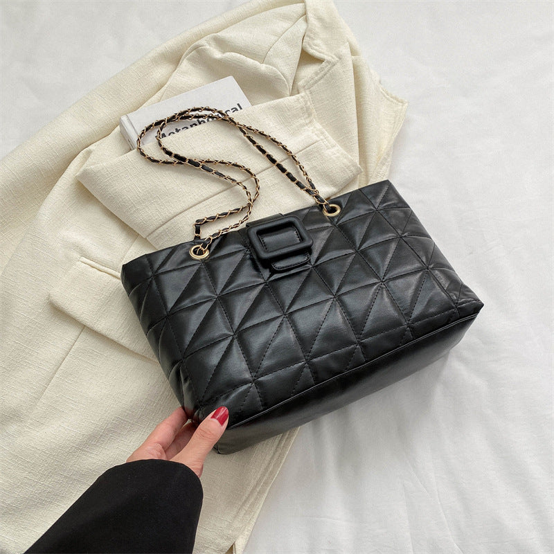 LuxeAura: The Chic Rhombus Bag, a trendy and sophisticated accessory for women on the go.