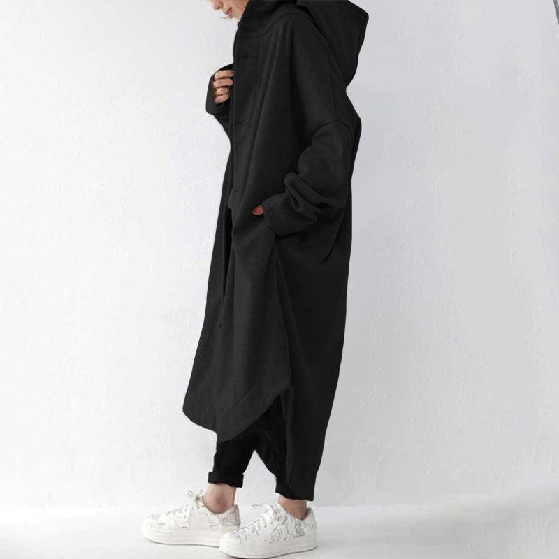 Trendy Charm: Modischer Trenchcoat der besonderen Art für die Damenbekleidung.