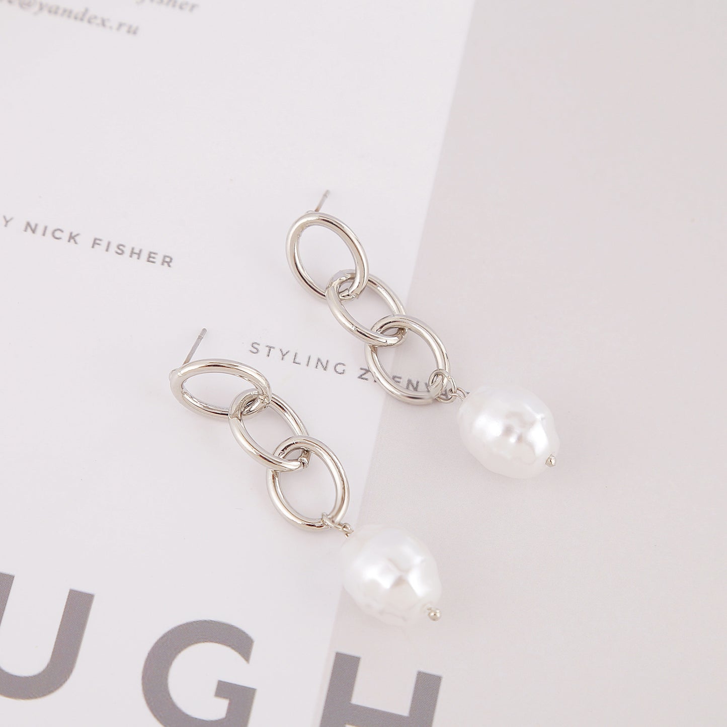 Ladies New Exquisite Pearl Earrings