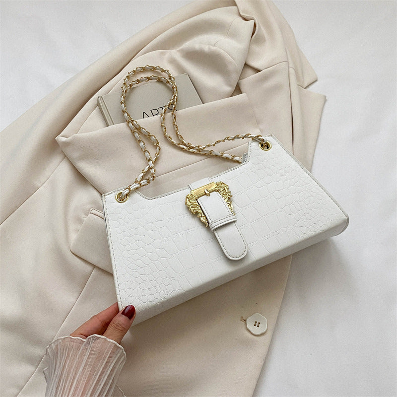 LuxeAura: The Women's Fashion Simple Chain Shoulder Bag, a chic and versatile accessory that epitomizes casual elegance.