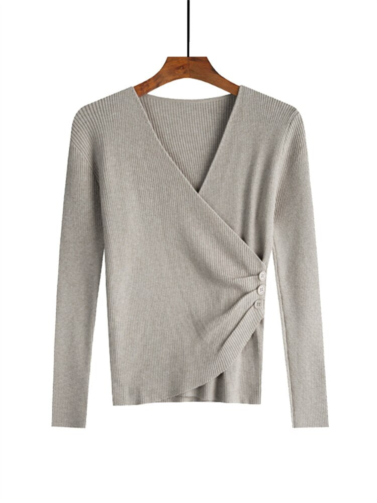 Design Delight: Knitted short-section sweater for a gentle autumn/winter top coat.