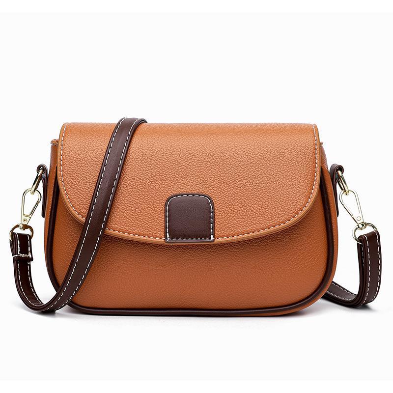 LuxeAura: Die Fashion Flap Shoulder Bag, ein vielseitiges und stilvolles kleines quadratisches Accessoire für die moderne Frau, die viel unterwegs ist.