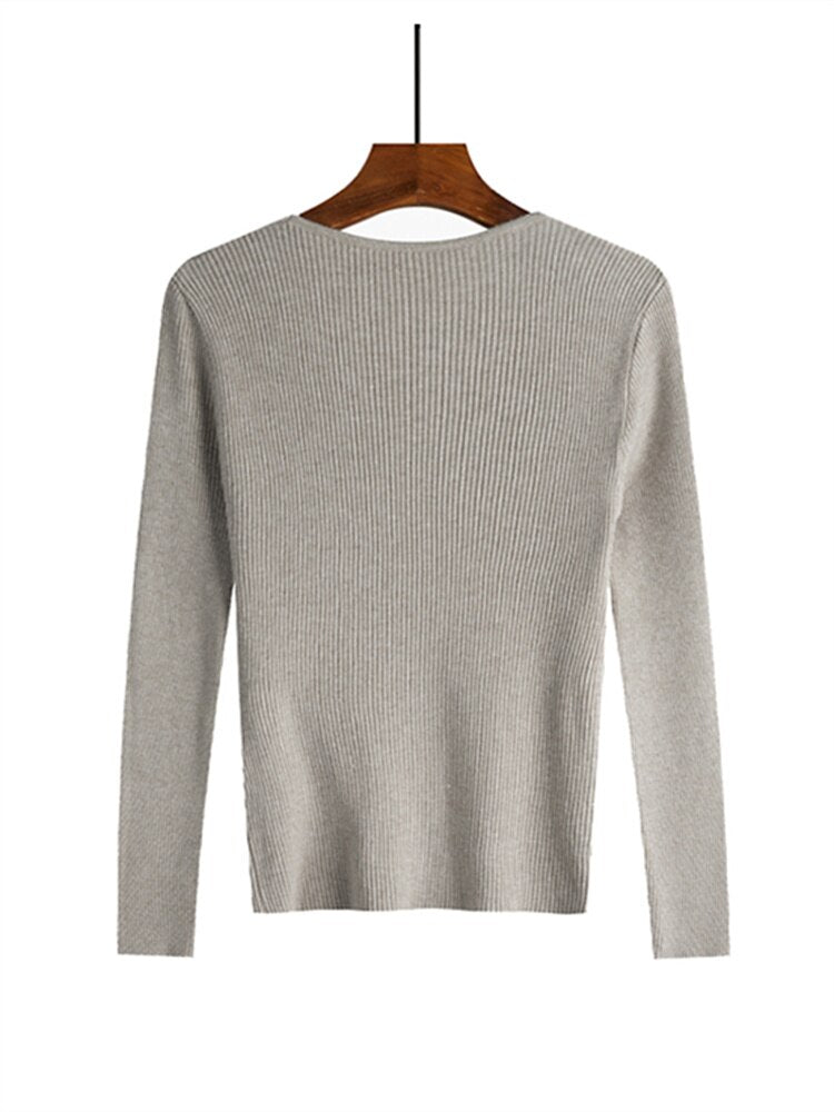 Design Delight: Knitted short-section sweater for a gentle autumn/winter top coat.