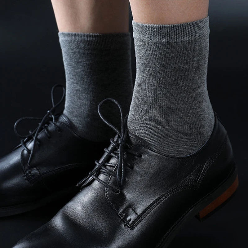 HSS 2023 Hochwertige Casual Herren Business Socken Sommer Winter Baumwollsocken Schnelltrocknend Schwarz Weiß Lange Socken Übergröße US7-14