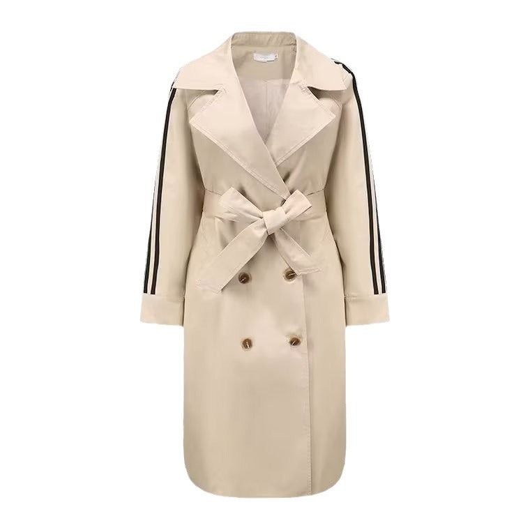 Zeitlose Streifen: Vintage-Trenchcoat mittlerer Länge mit klassischen Streifen für Damen.