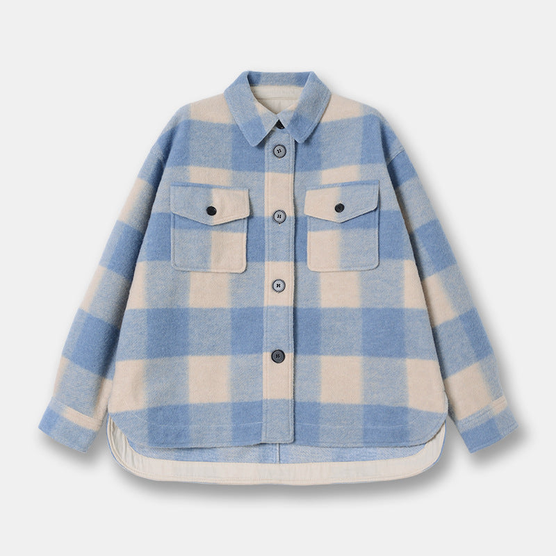 Plaid Perfection: Kurzmantel aus Wolle mit Karomuster und Hemdkragen bietet lockeren Tragekomfort für Damen und Herren.