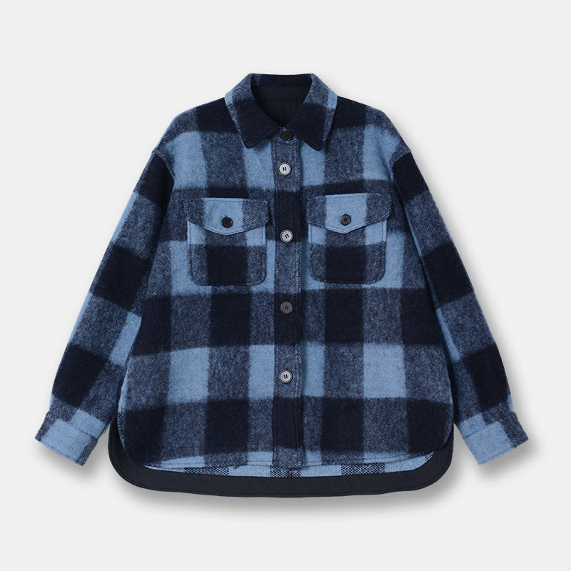 Plaid Perfection: Kurzmantel aus Wolle mit Karomuster und Hemdkragen bietet lockeren Tragekomfort für Damen und Herren.