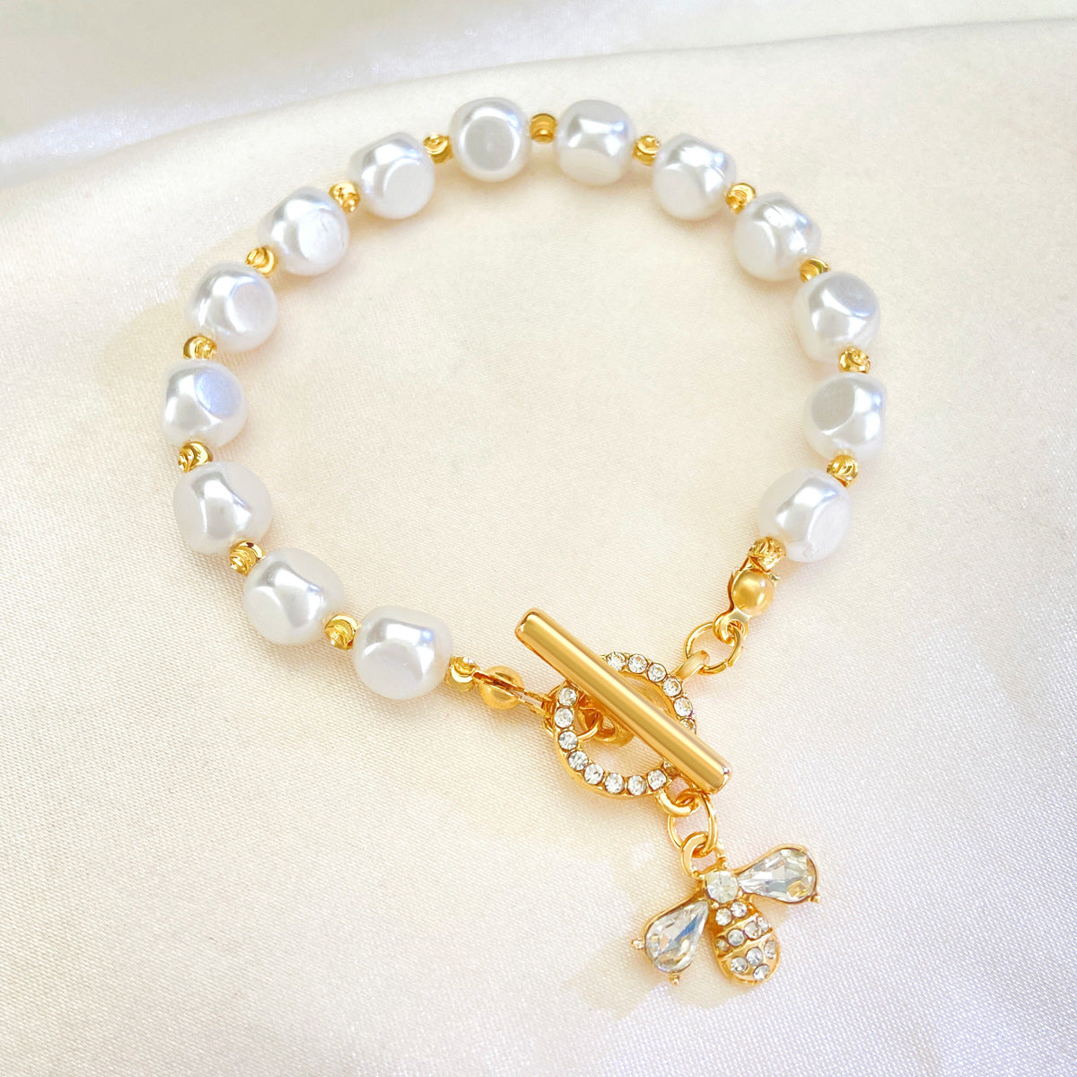 Women's Creative OT Buckle Bee Pendant Pearl Bracelet