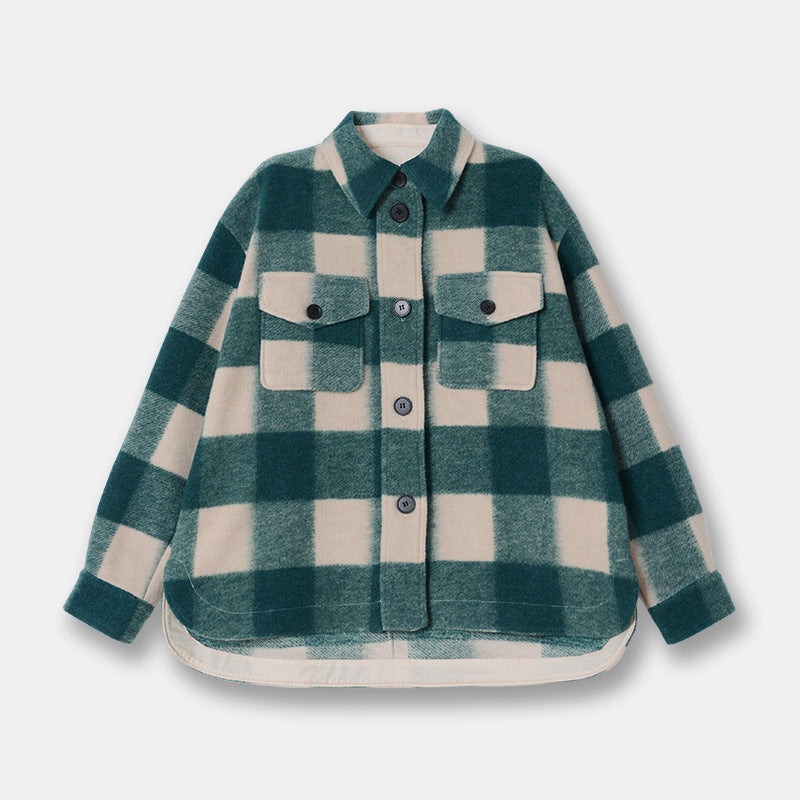 Plaid Perfection: Kurzmantel aus Wolle mit Karomuster und Hemdkragen bietet lockeren Tragekomfort für Damen und Herren.