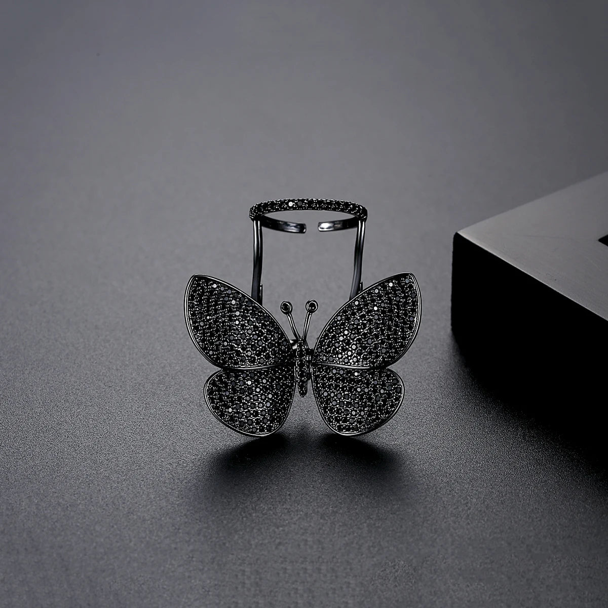 LUOTEEMI Dancing Butterfly Rings for Women Luxury Cubic Zirconia Wedding Engagement Ring for Bridal Korean Fashion Charm Jewelry