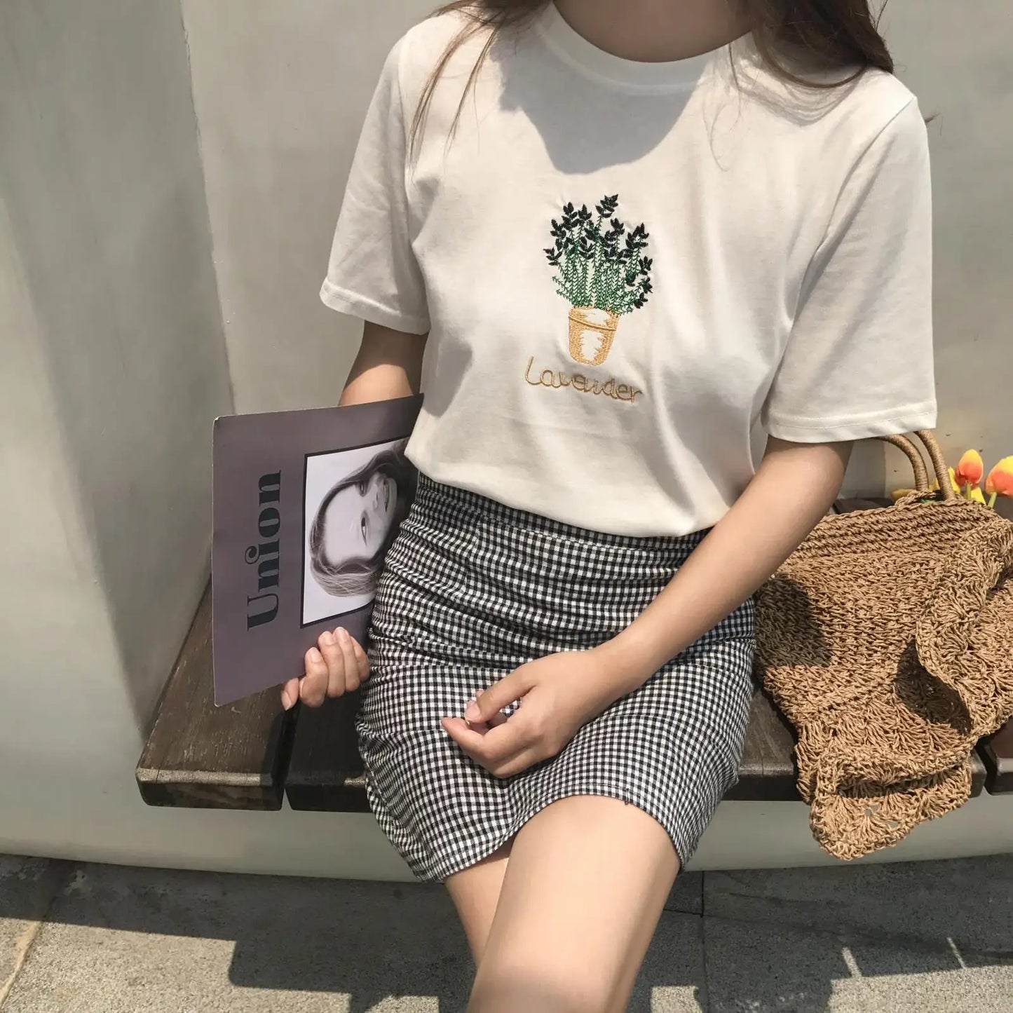 Breezy Bloom: White Loose Cotton Casual Short Sleeve T-shirt with Cute Flower Embroidery