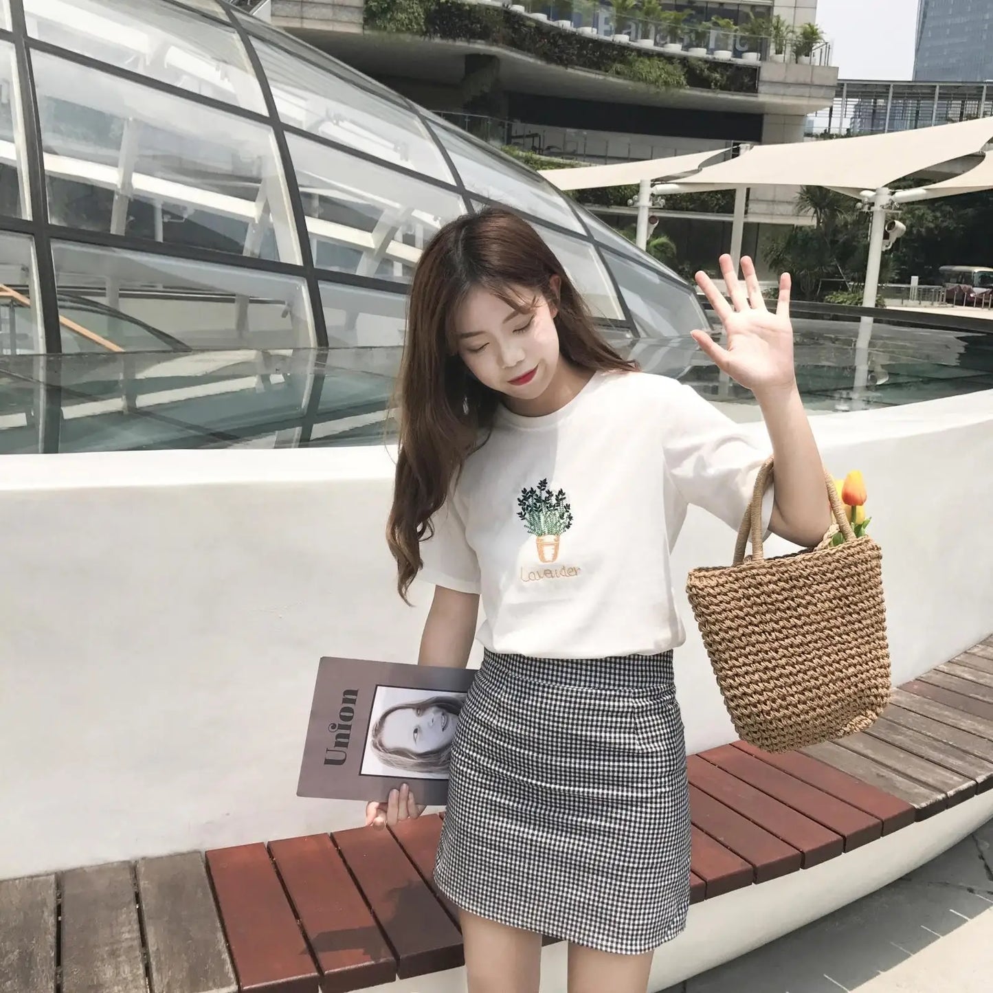 Breezy Bloom: White Loose Cotton Casual Short Sleeve T-shirt with Cute Flower Embroidery