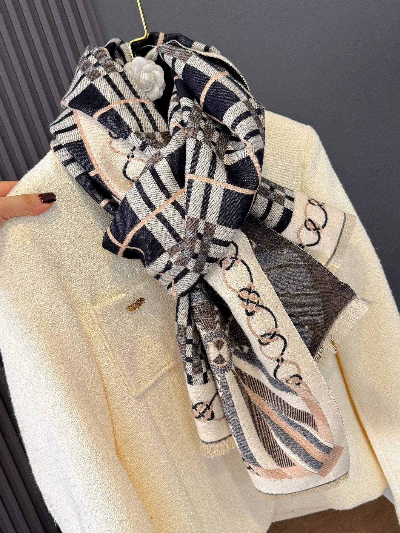 2024 New Elegant Ladies' Pashmina Jacquard Cashmere Scarf Winter Thick Warm Two-Sided Shawl Coldproof Windproof Blanket Scarves