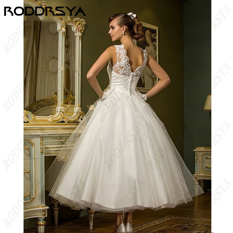 RODDRSYA Vintage Princess Wedding Dress For Women Tulle Classic A-Line Short Bride Party Applique Button Bridal Gown Boat Neck