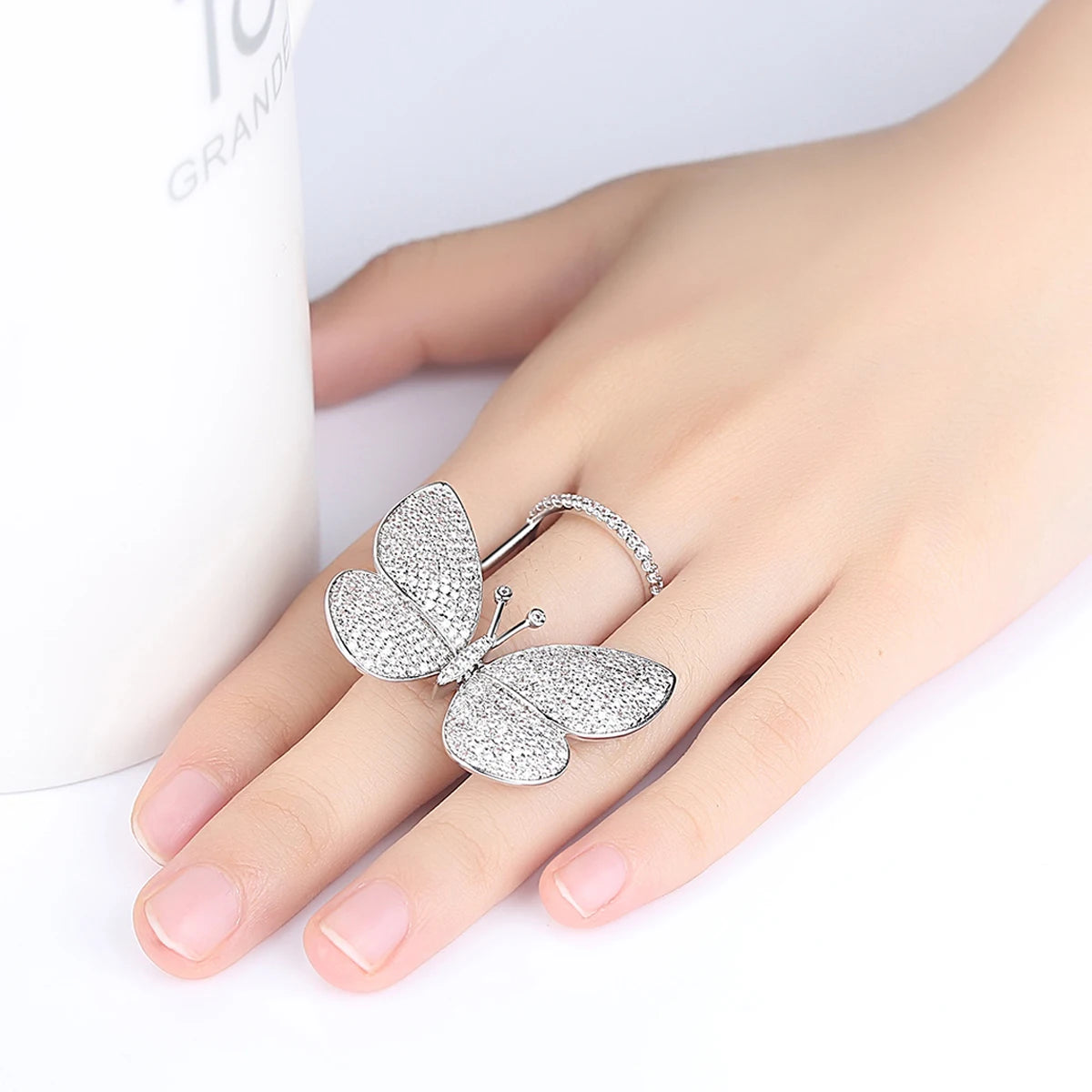 LUOTEEMI Dancing Butterfly Rings for Women Luxury Cubic Zirconia Wedding Engagement Ring for Bridal Korean Fashion Charm Jewelry