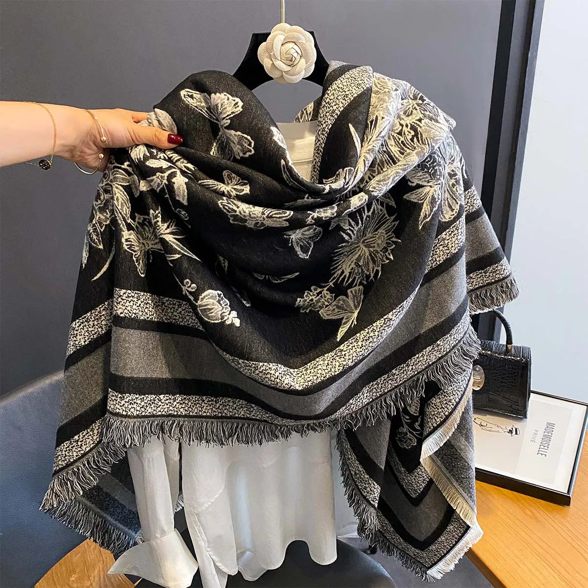 Fashion Pashmina Blanket Bandana Lady Long Scarves Luxury Women Cashmere Floral Pattern Thick Winter Warm Scarf Big Shawl