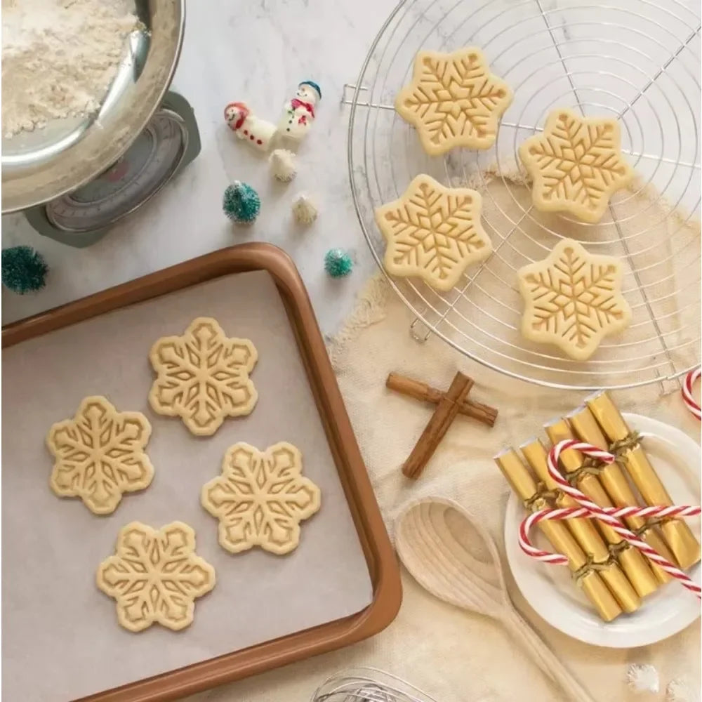 Christmas 3D Cutters Mold Biscuit Embossing Mould Sugarcraft Dessert Baking Plastic Mold Cake Kitchen Accessories Tools